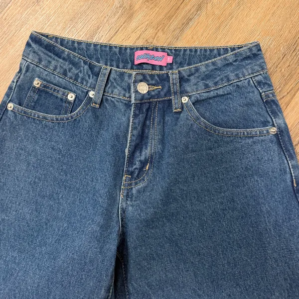 Edikted Low-Rise Jeans - Image 3