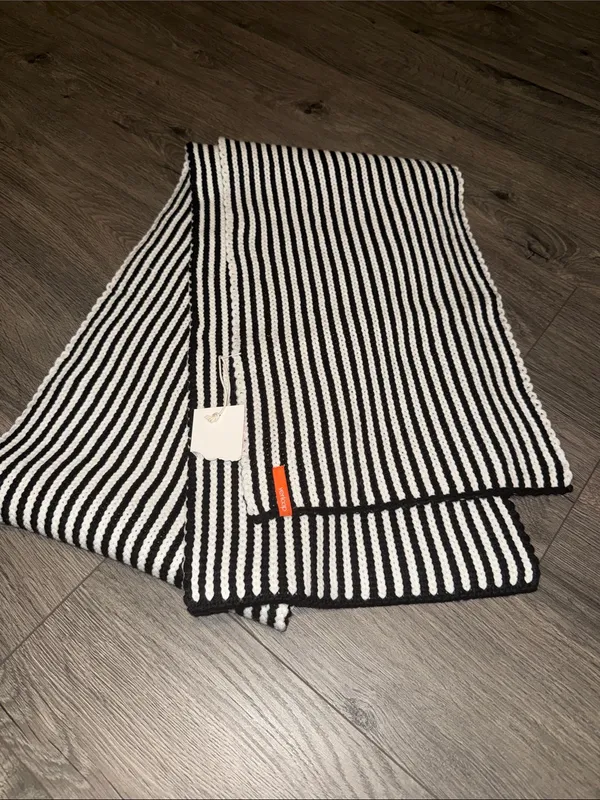 Verloop Black & White Striped Knit Scarf nwt - Image 3