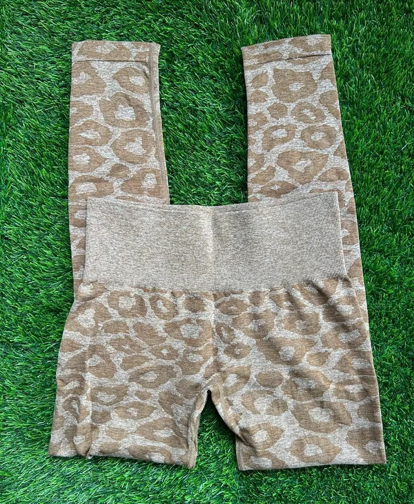 NVGTN Camo Seamless Leggings - Image 2