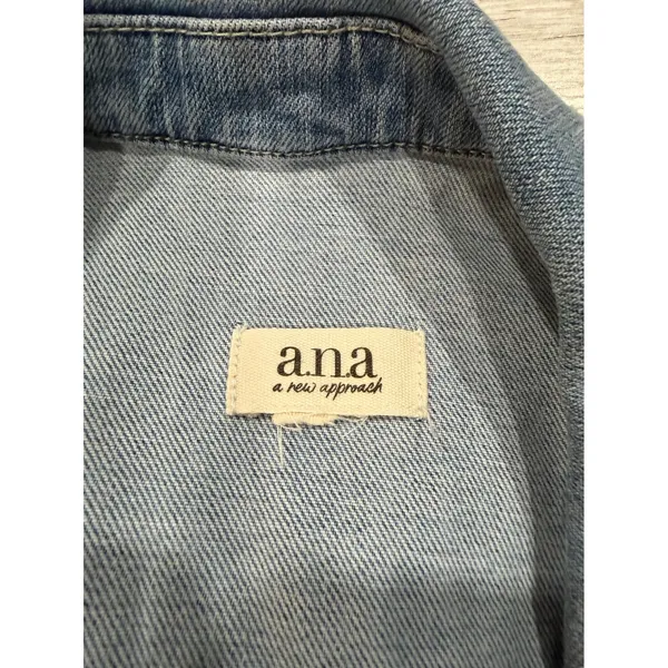 a.n.a. A New Approach Denim Jean Jacket Light Wash Size 1x Classic Casual - Image 6