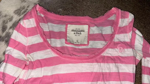 Abercrombie Pink tee - Image 4