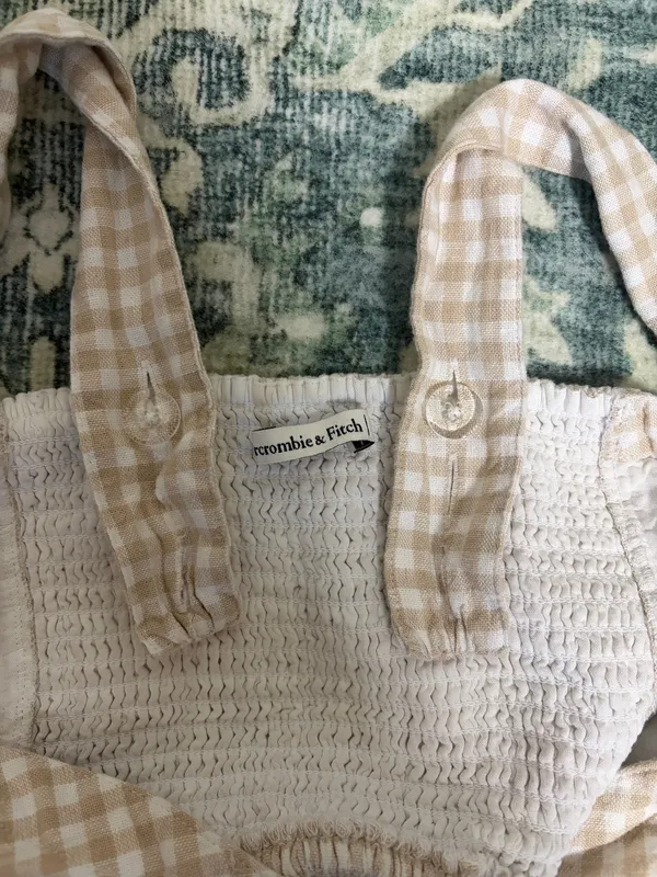 Abercrombie and Fitch beige and white gingham cropped camisole top - Image 3