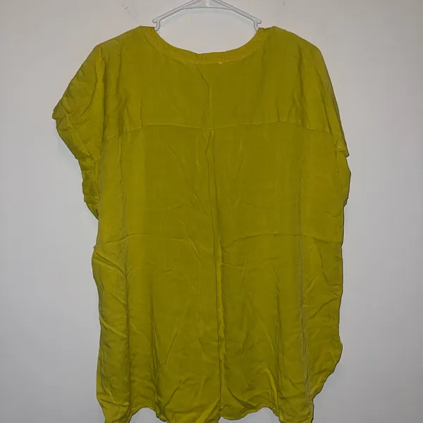 Rose + Olive Sz 2x yellow shirt - Image 3