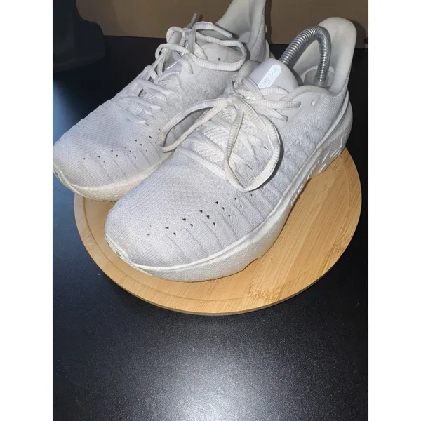 Under Armour Infinite Elite‎ Women's Size 9.5 US 3027199-100 White Gray Shoes - Image 2