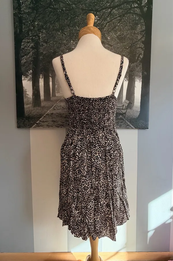 Old Navy Leopard Print Sleeveless Dress - Image 3