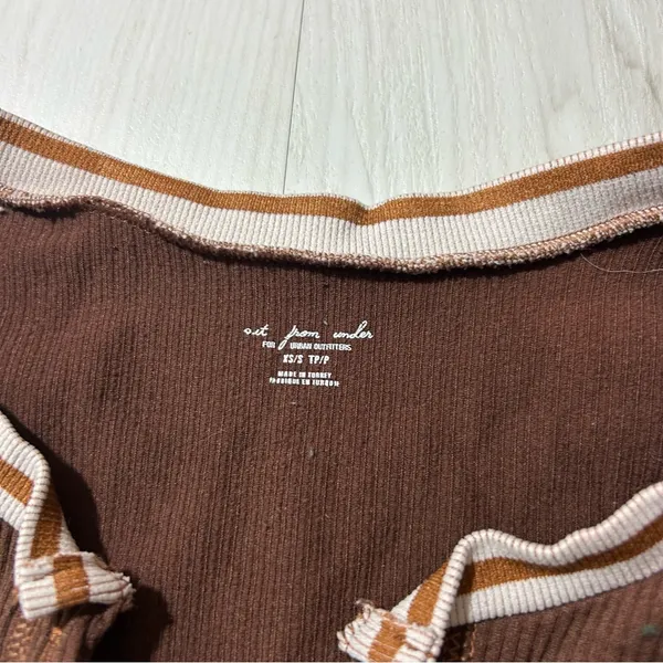 Out From Under Urban Outfitters Brown Ribbed Crop Top Tate McRae Bar Top Size XS - Image 4