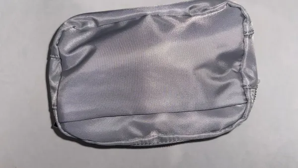 lululemon Everywhere Crossbody Bag 2L  - Image 3