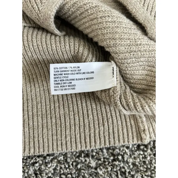 Universal Thread Beige Button-Front Knit V-neck Sleeveless Sweater Vest M - Image 3