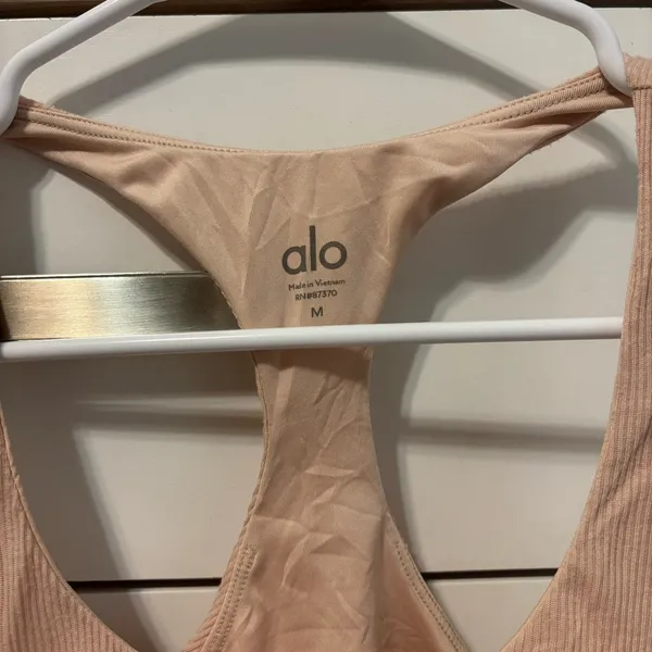 Alo Yoga Knot Bra Peach - Image 5