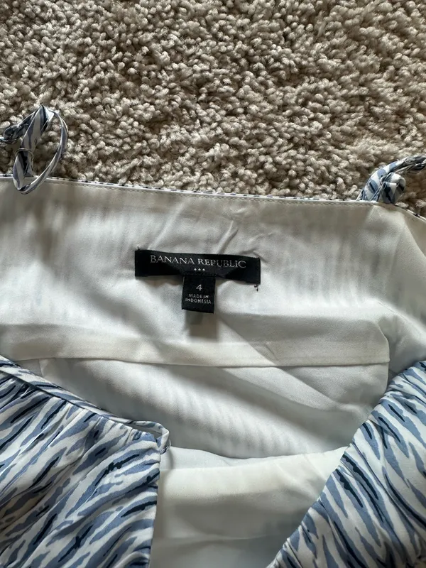 Banana republic blue pattern tank top - Image 3