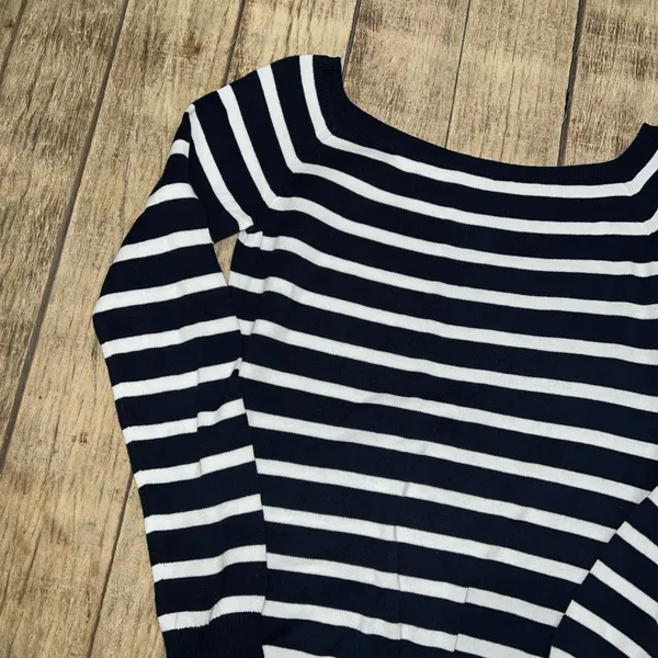 Brandy Melville Women's Navy and Blue Sweater - Image 2