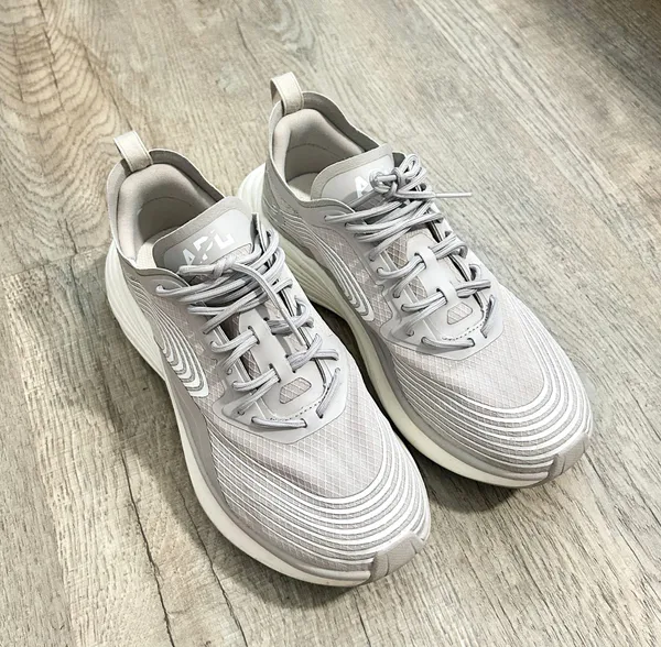 APL Streamline lilac women’s sneakers size 6.5. - Image 7