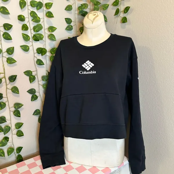 Womens Columbia black and white cropped crewneck size medium - Image 2