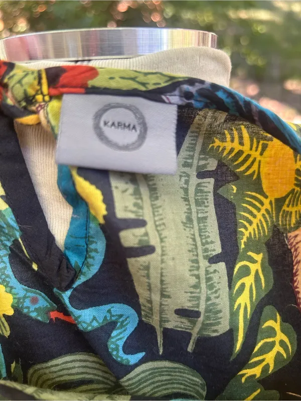 Karma brand Frida Kahlo boxy cotton top parrots tropical print Size Small - Image 6