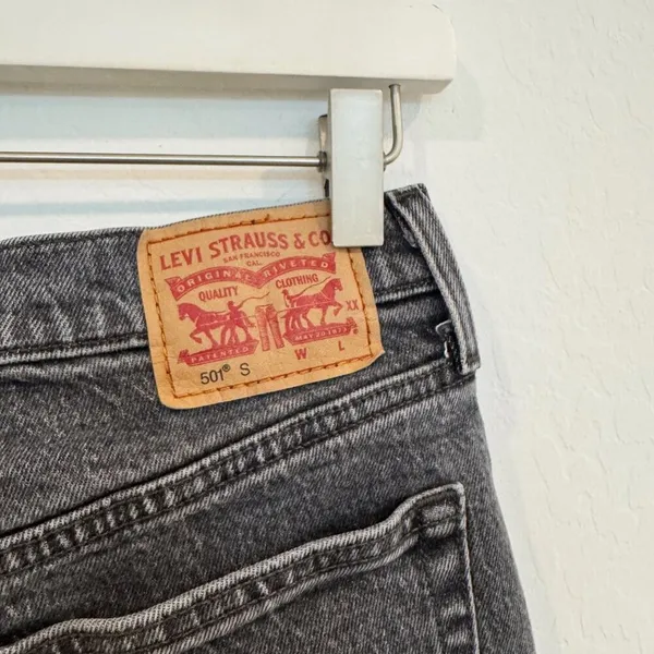 Levis 501 Jeans Size 26 Gray Faded Black High Rise Button‎ Fly Grunge Indie - Image 6