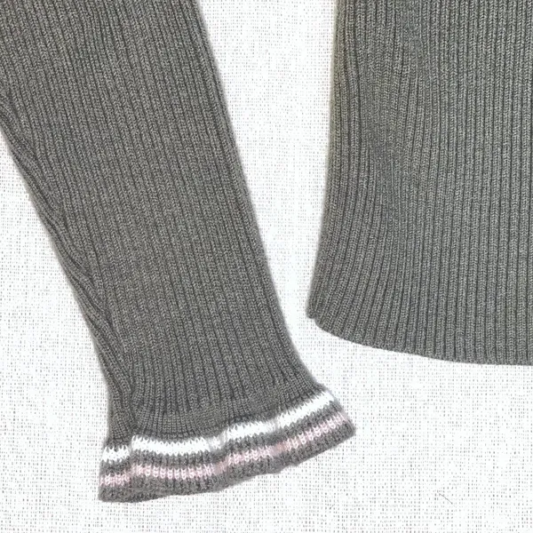 Madewell | Olive Ruffle-Cuff Henley Sweater | Medium - Image 7