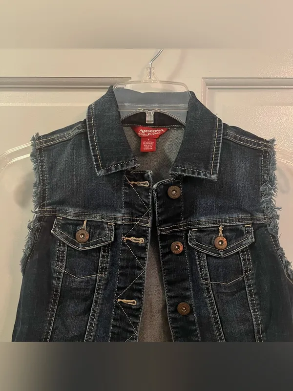 Arizona Jeans Women’s Dark-wash Frayed Denim Vest - Image 6