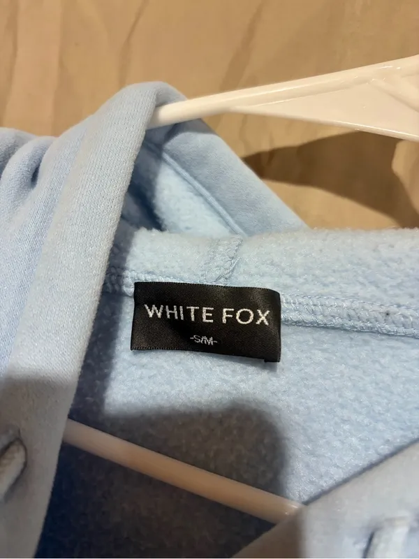 White fox sweatshirt - Image 2