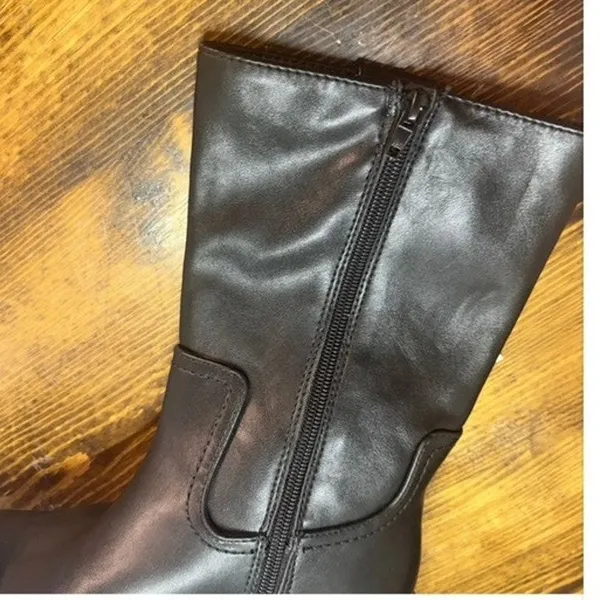 Time And Tru‎ Black Boots Size 6 - Image 3