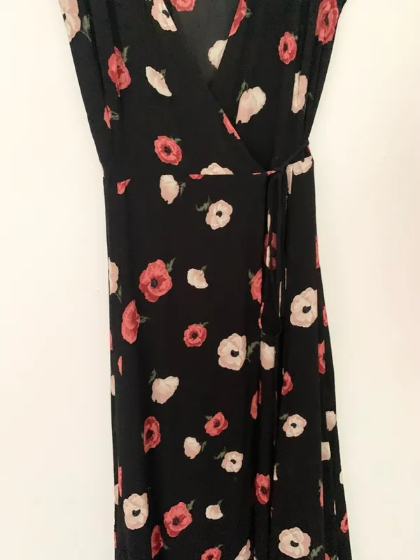 Reformation Carina Wrap Midi Dress Black Floral Viscose V Neck - Image 5
