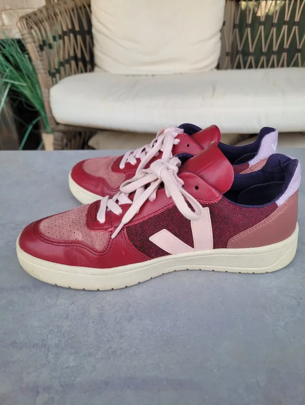 Veja Women's V-10 Sneakers in Leather and Pixel Size 39 US 8 - Image 7