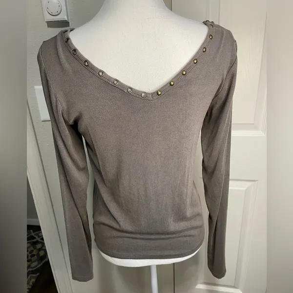 POL Studded Long Sleeve Vneck Ribbed Blouse Size Large - Image 5