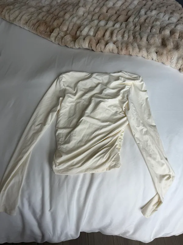 Off White Amazon Long Sleeve Top - Image 2