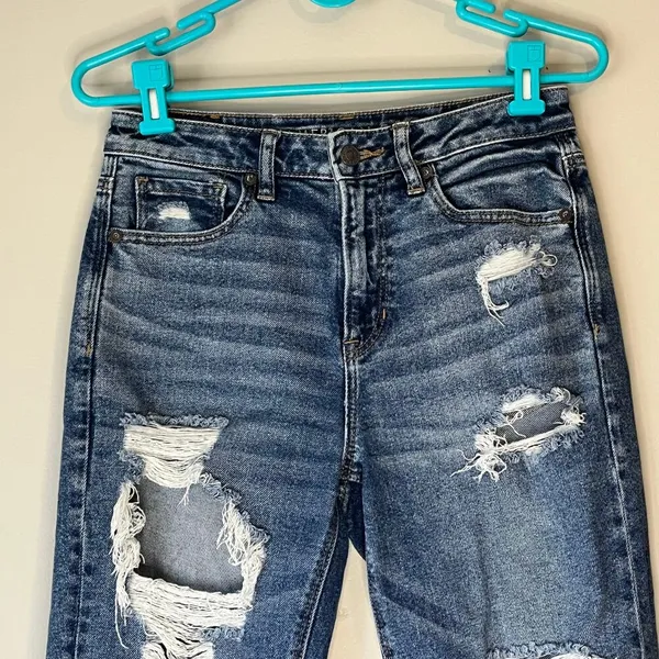 American Eagle Distressed Mom Jean Size 4 Regular - Image 7