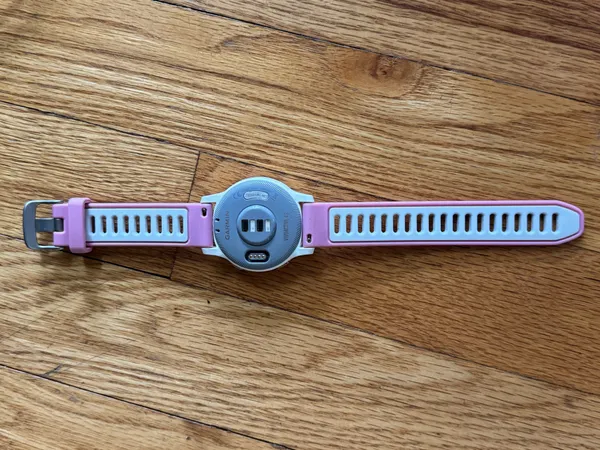 Garmin Vivoactive 4S Rose Gold and Pink Run Band - Image 5
