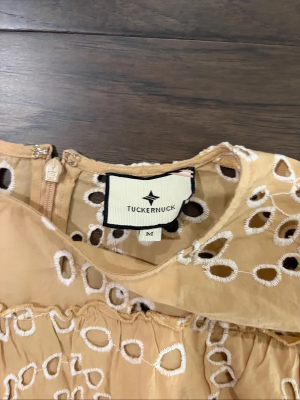 Tuckernuck Tan and White Eyelet Top Sz M - Image 4