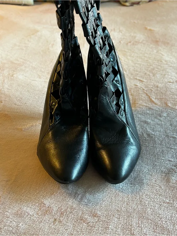 Chinese Laundry vintage black heeled cage boots with grommets size 6.5B goth - Image 5