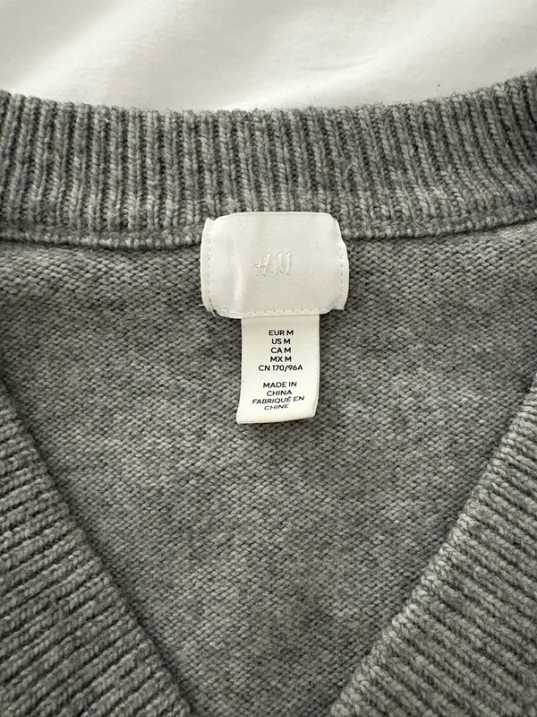 H&M V Neck Sweater  - Image 2
