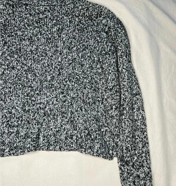 H&M Divided Black Marled Knit Pullover Crop Sweater Size M Long Sleeve - Image 8