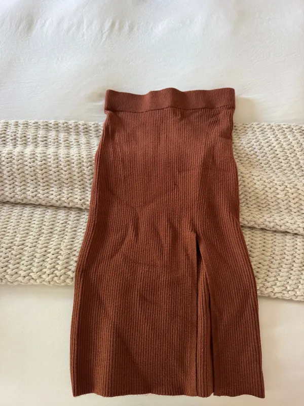 Abercrombie Maroon fitted midi skirt - Image 2