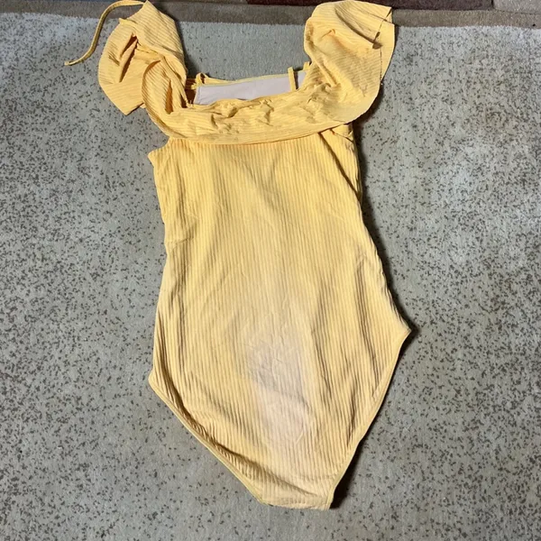 Albion Fit Womens Yellow Ribbed Ruffle Off The Shoulder One Piece Swimsuit‎ S - Image 5