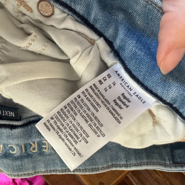 American Eagle Lightwash Super Ripped Jeans - Image 6