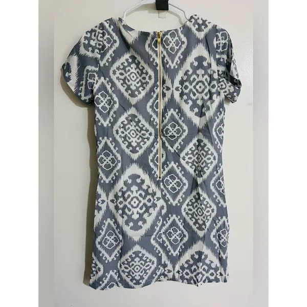 Lulus NWT Small Grey Ivory Geometric Slate Print Shift Dress Old Money Chic - Image 4
