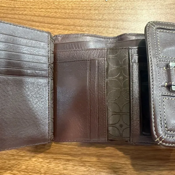 VTG Fossil Brown Buckle Leather Wallet with Stitching - Image 6
