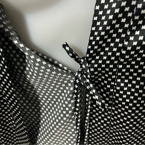 Victoria’s Secret Black & White Pattern Satin-like Robe Size Small - Image 7