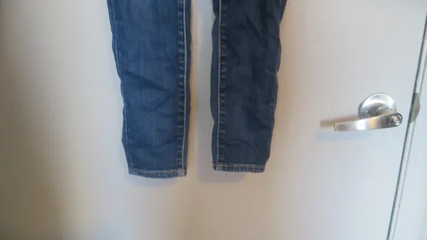 American Eagle Outfitters super stretch super low jegging AEO denim jeans in dark wash blue size 00 short. - Image 4