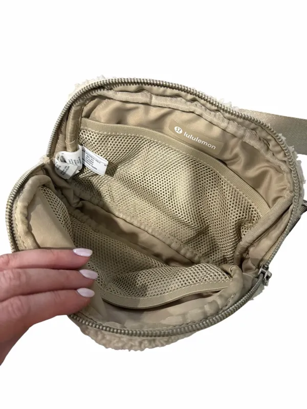 lululemon athletica Cream Sherpa Crossbody Belt Bag - Image 4