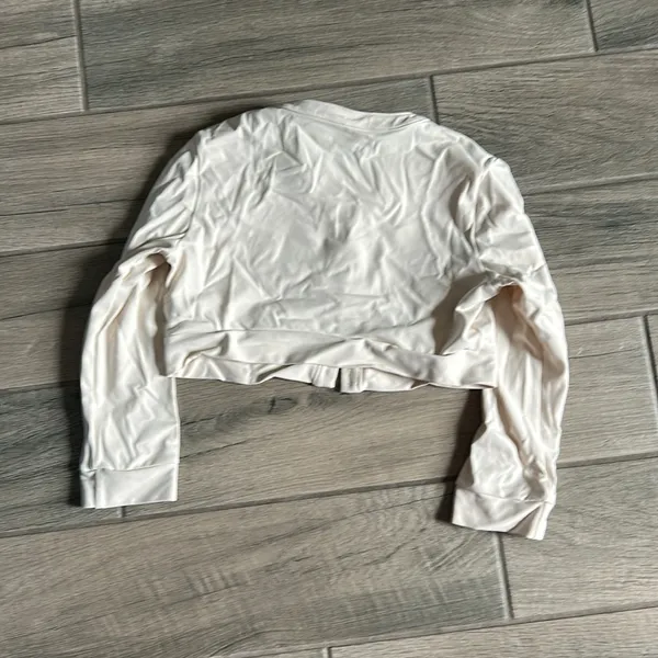 We wore what cropped top - Image 4
