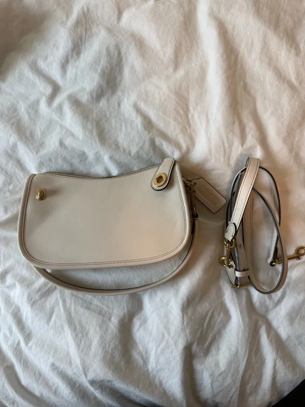 Coach Swinger 20 Bag in Chalk and Brass - Image 2