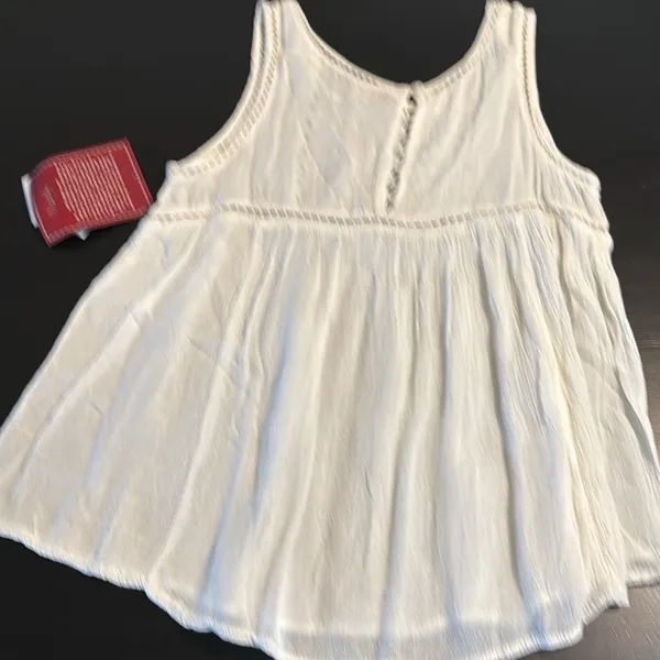 Yak & Yeti White Sleeveless Eyelet Top NWT - Image 6