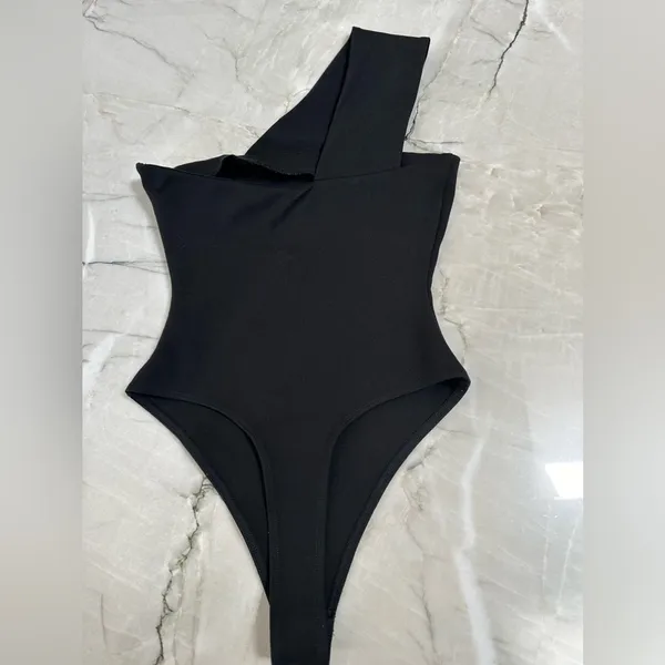 Superdown Rockie One Shoulder Bodysuit - Image 5