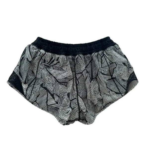 Lululemon Hotty Hot Shorts Size 6 2.5" Dottie Tribe Black White Run Gym Workout - Image 5