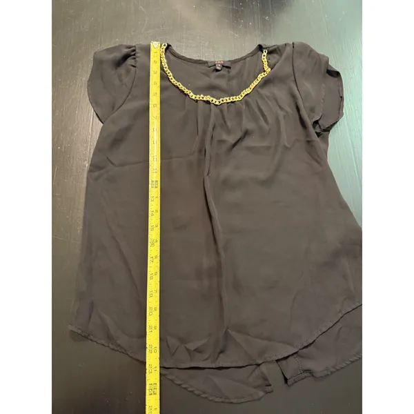 E&M Womens Black Short Sleeve Blouse Gold Chain Neck‎ Button Back Top Medium - Image 2