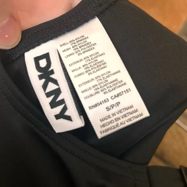 NWT DKNY Women's Ruffled V Neck Tankini Swim Top Size Small Black - Image 5