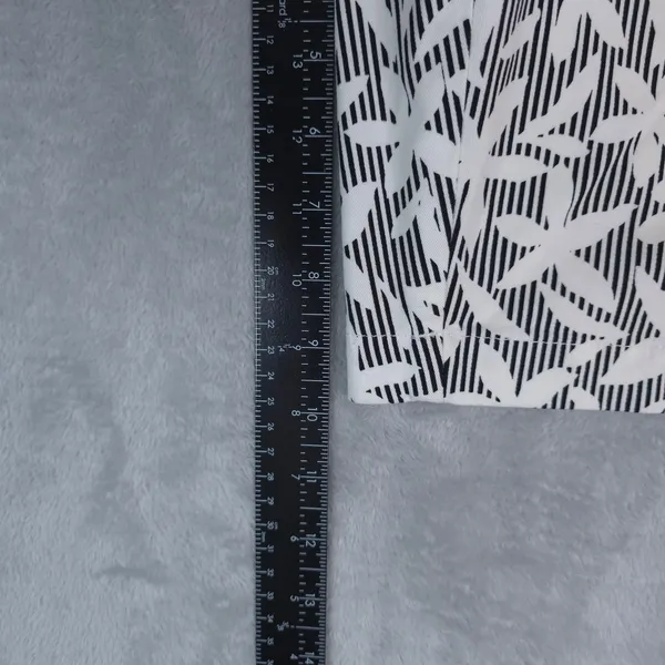 Lands End Shorts Womens 10 White Black‎ Floral Striped Mid Rise Bermuda Stretch - Image 8