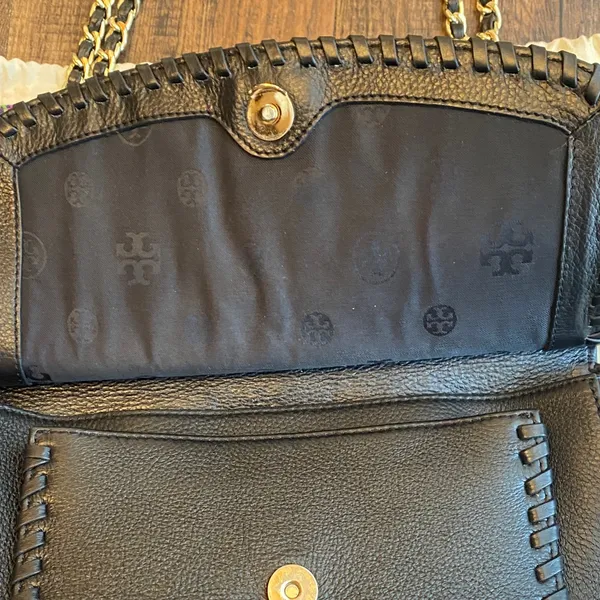 Tory Burch Marion Black Leather Shoulder Bag with Gold Chain - Image 3